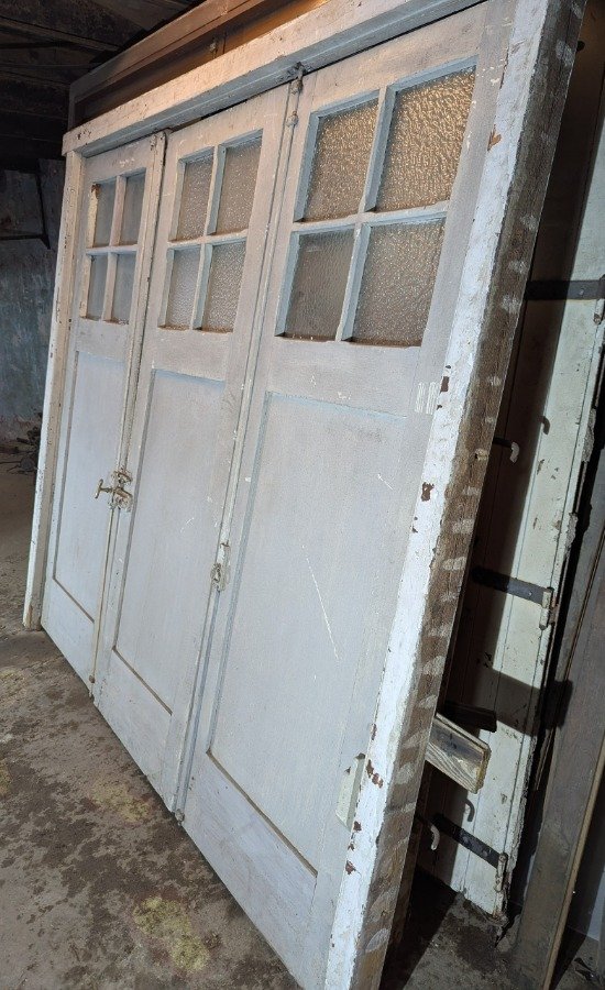 Puerta de garage con tres hojas vidriadas batientes y marco - imagen 16