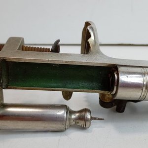 Antigua Máquina Cromada para Recarga de Cartuchos - imagen 3