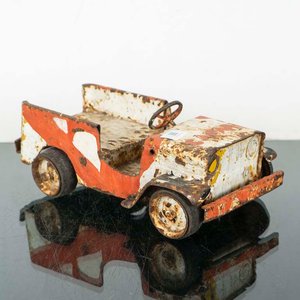 Lote siguiente: Auto de Chapa Antiguo con Detalles - Juguete Coleccionable