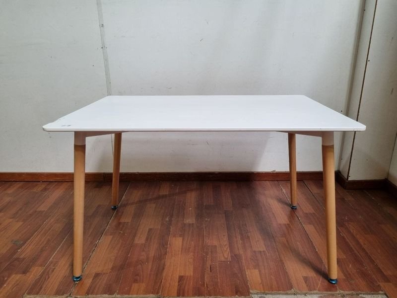 Mesa Nórdica Blanca con Patas de Madera Clara - 120x80x75cm