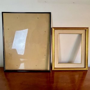 Lote siguiente: 2 Marcos para Láminas: Dorado y Negro Borde Fino