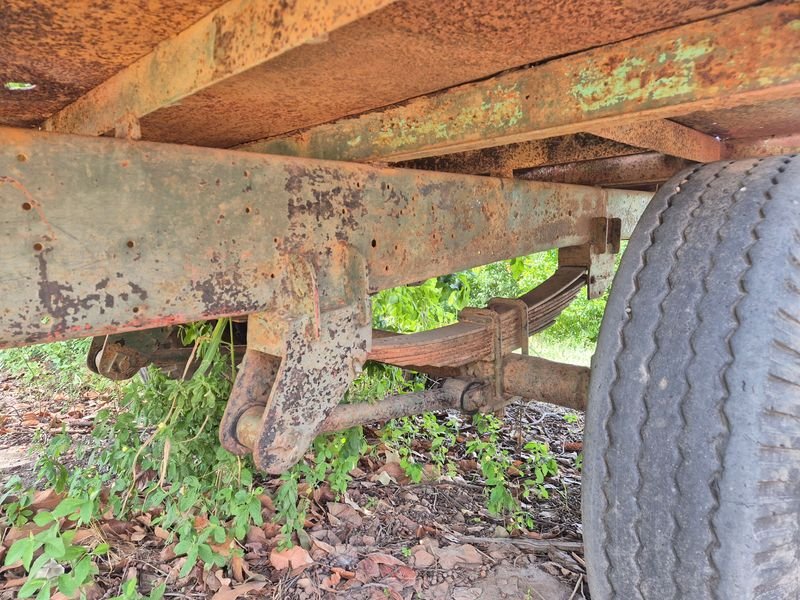 Carro de madera en mal estado - imagen 4