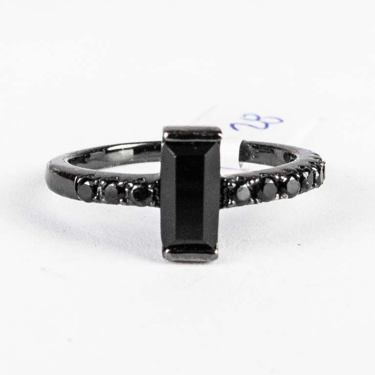 Anillo de plata con baño de rodio negro y piedras naturales - imagen 1