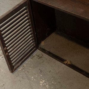 Mueble Aéreo con Puertas de Celosía y Aplique de Bronce - imagen 3