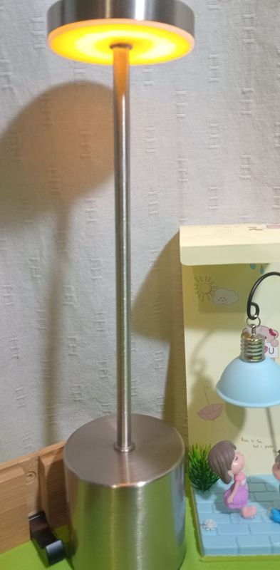 Lámpara Táctil Metálica de 3 Niveles de Luz con Perchero de Madera y Adornos - imagen 1