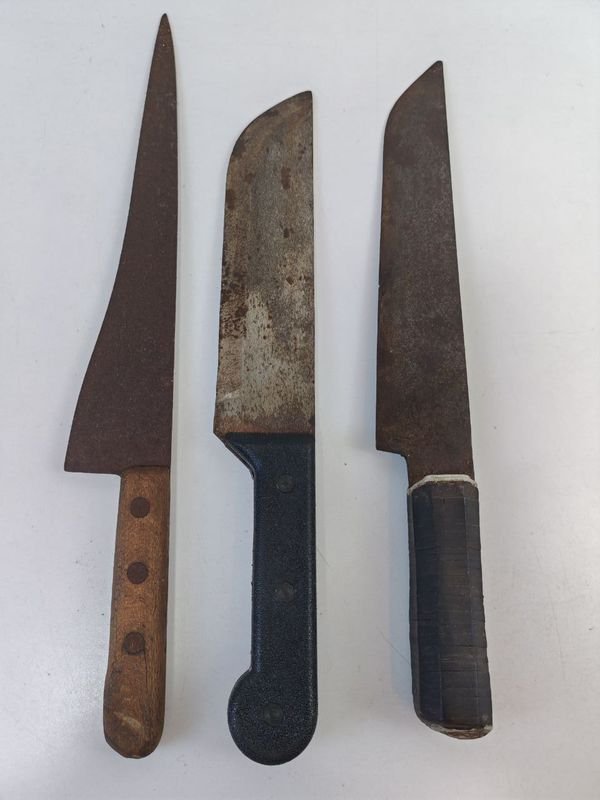 Tres Cuchillas de Corte con Materiales de Metal y Madera - imagen 1