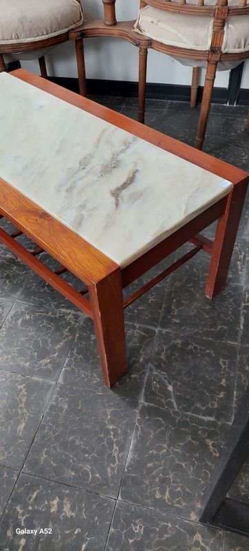 Mesa de madera con encimera de piedra - imagen 7