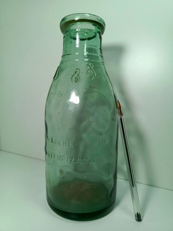 Lote anterior: Botella de leche CONAPROLE 1L en relieve