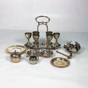 Lote de Metal Plateado: Copas, Platitos, Adornos y Alhajeros - imagen 1