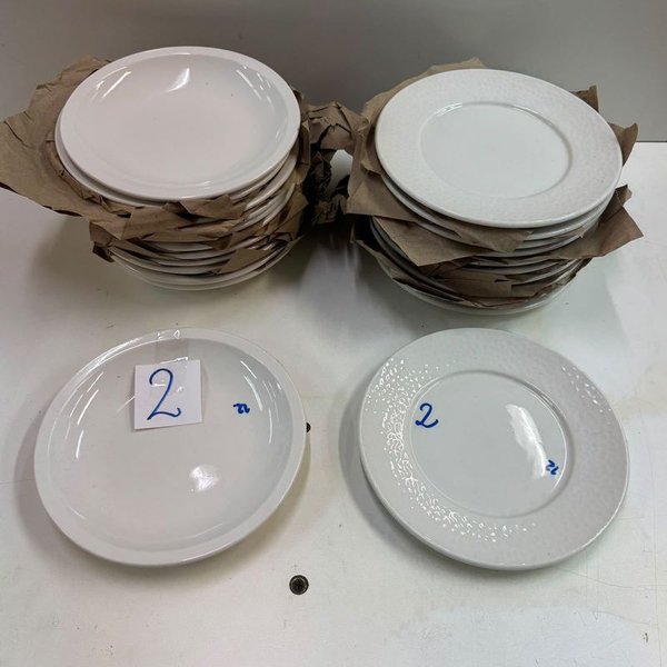 24 Platos de Loza Blanca (12 Lisos y 12 con Diseño) - imagen 1