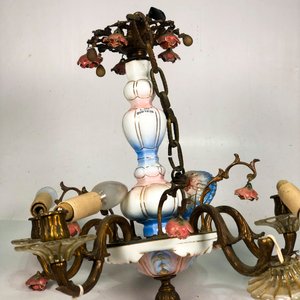 Araña de Bronce y Porcelana Rosada con Cinco Luces - imagen 3