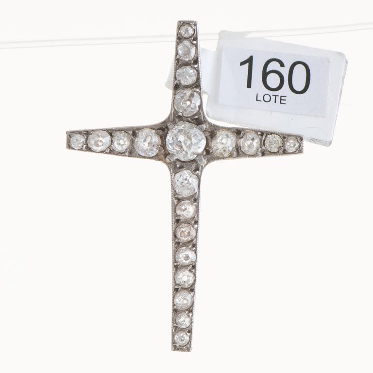 Lote siguiente: Cruz de oro con brillantes y diamantes