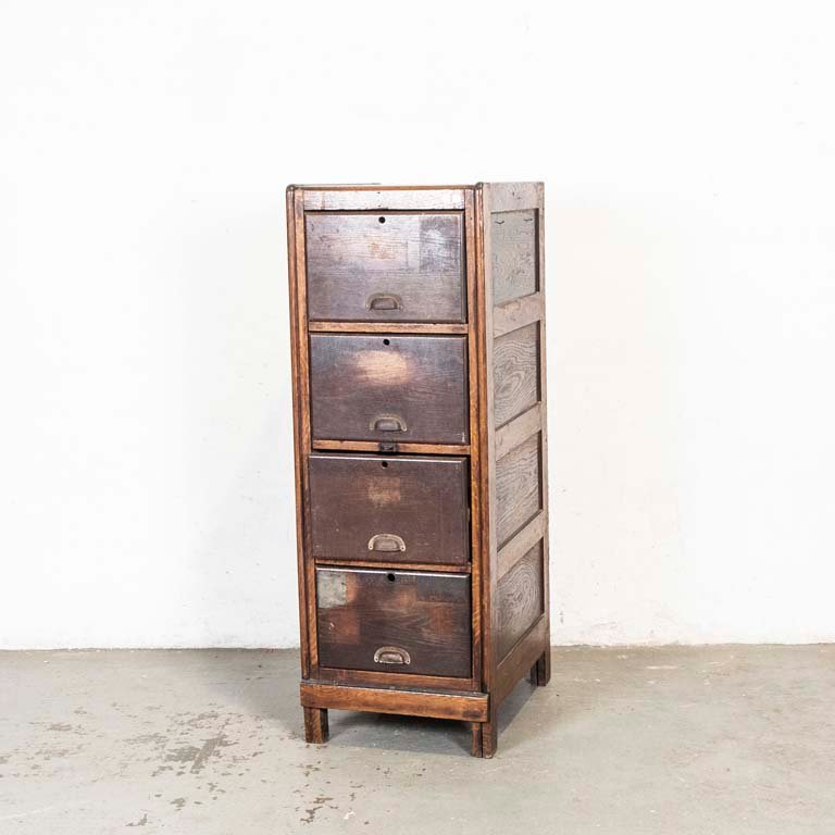 Mueble antiguo de roble con cuatro cajones en mal estado - imagen 1