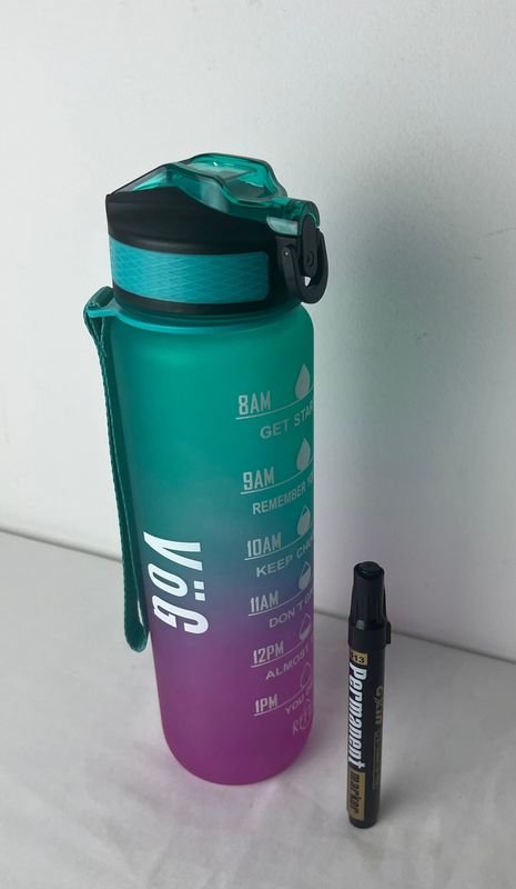 Botella de Plástico con Tapas y Etiquetas - imagen 1