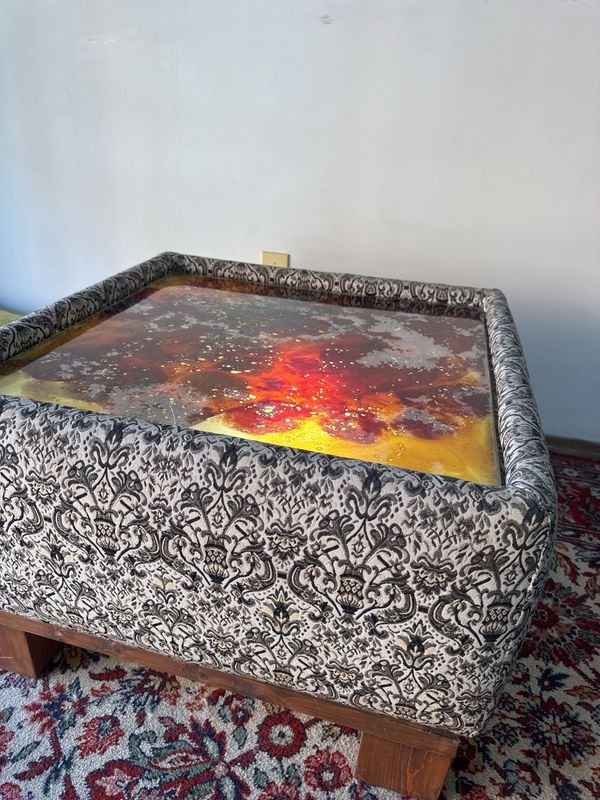 Mesa ratona con iluminación y tapa de vidrio artística - imagen 7