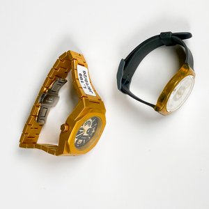 Dos Relojes de Pulsera para Caballero: Geneva Dorado y Swatch Transparente - imagen 5