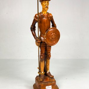 Figura de Caballero en Madera Tallada con Escudo y Espada - 45 cm - imagen 2