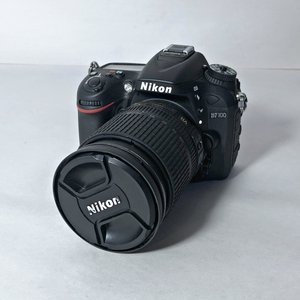 Cámara Nikon D7100 con Lente 18-105mm, Cargador y Bolso Tamrac - imagen 2