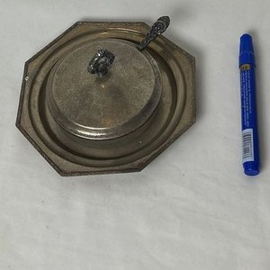 Dulcera Antigua de Vidrio Esmerilado y Metal Repujado con Pala - imagen 1