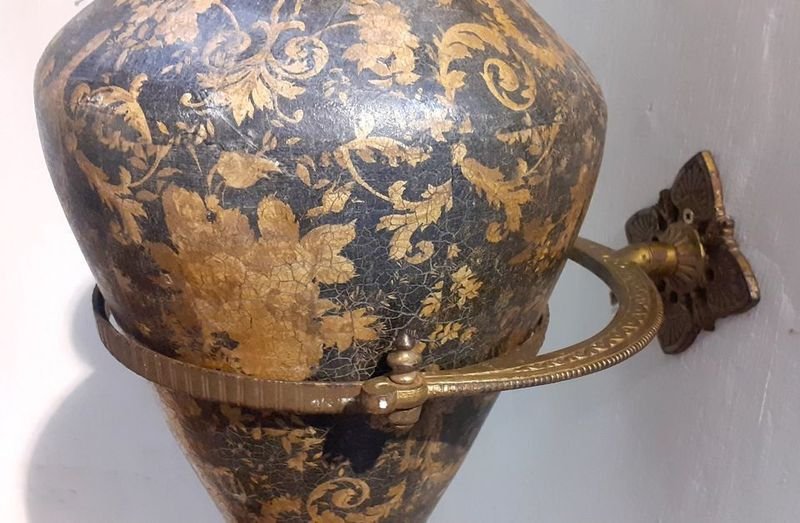 Aguamanil Veneciano Antiguo con soporte de Hierro para la pared - imagen 2