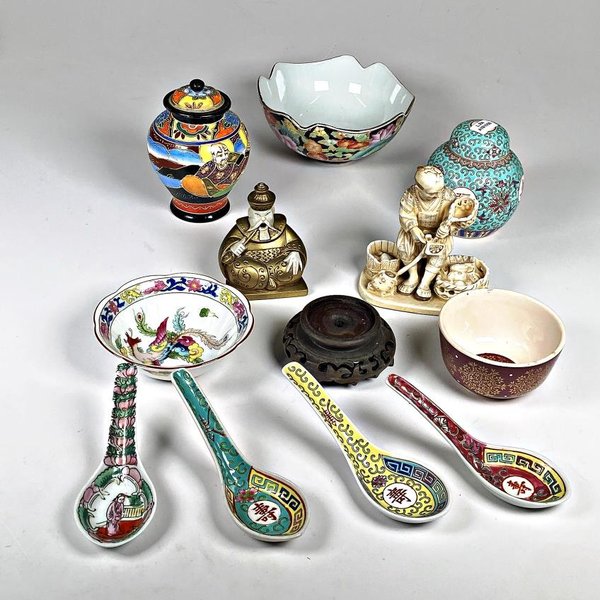Lote de 11 Piezas Orientales: Cucharas, Potiches y Figuras Decorativas - imagen 1