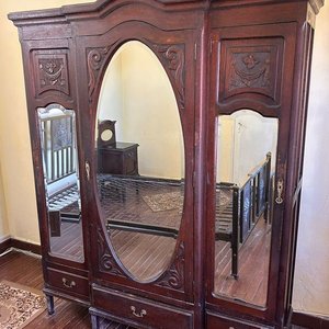 Ropero de Roble con 3 Puertas y Espejos Biselados - imagen 1