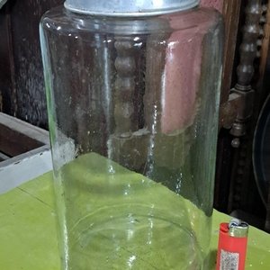 Lote siguiente: Aceitunero Grande de Vidrio con Tapa Metálica