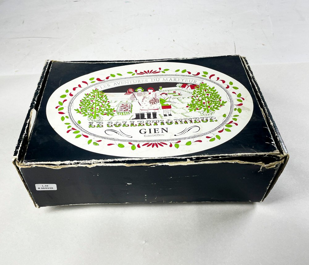 Lote siguiente: Seis fuentes en loza porcelana francesa de 30,5 x 22 cm