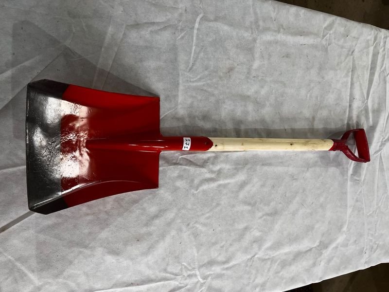 Pala Ancha Roja con Mango de Madera