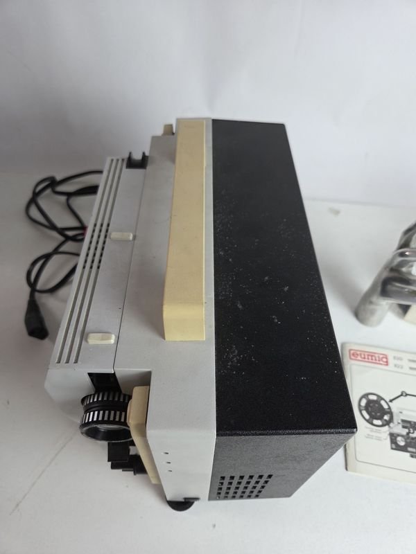 Proyector de 8 mm con manuales en muy buen estado general - imagen 9