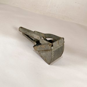 Lote siguiente: Antiguo Pelapapas de Metal Vintage