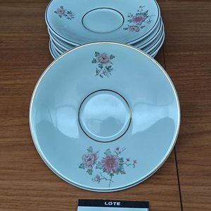 Juego de Porcelana Olmos con Rosas Rosadas y Filete Dorado - imagen 6