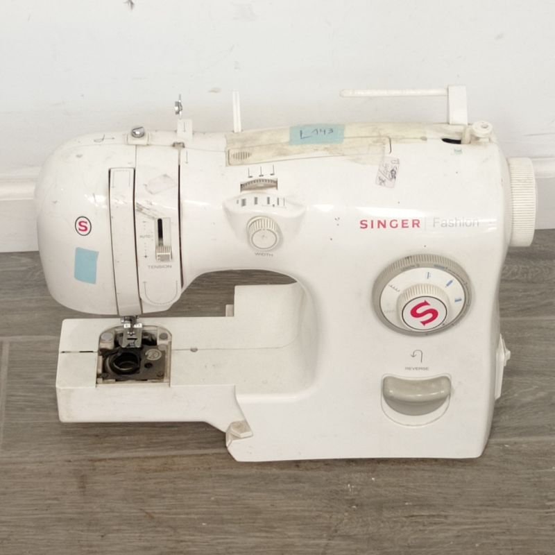 Lote siguiente: Maquina de coser Singer en buen estado