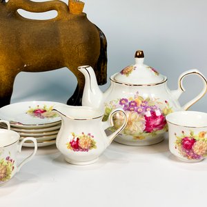Lote de Artículos de Cocina: Pocillos, Tazas, Jarras y Juego de Té con Decoración Floral - imagen 3