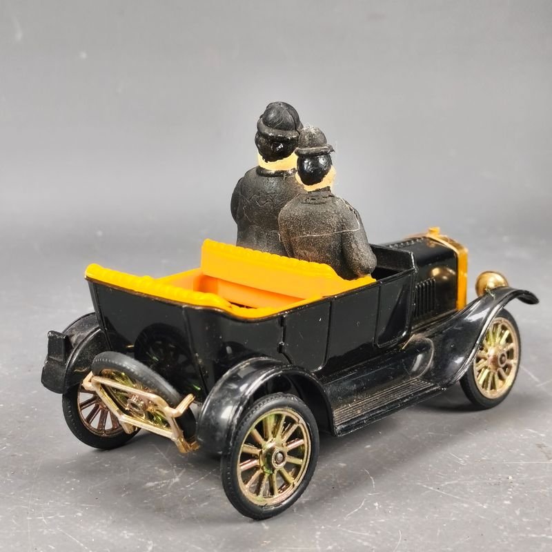 Modelo de coche Ford A 1930 'El gordo y el flaco' en escala 1/32 - imagen 4