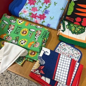 Lote siguiente: Manteles y Paños de Cocina con Diseños Coloridos