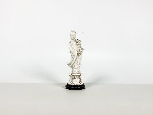 Lote anterior: Figura de loza con dama oriental y flor