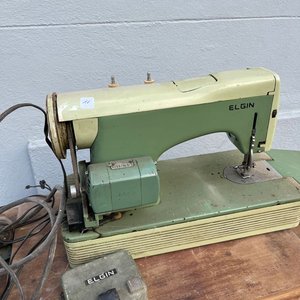Máquina de Coser Elgin Antigua con Pedal y Motor - imagen 7