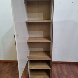 Mueble Blanco y Marrón con Puerta y Estantes Abiertos - imagen 2