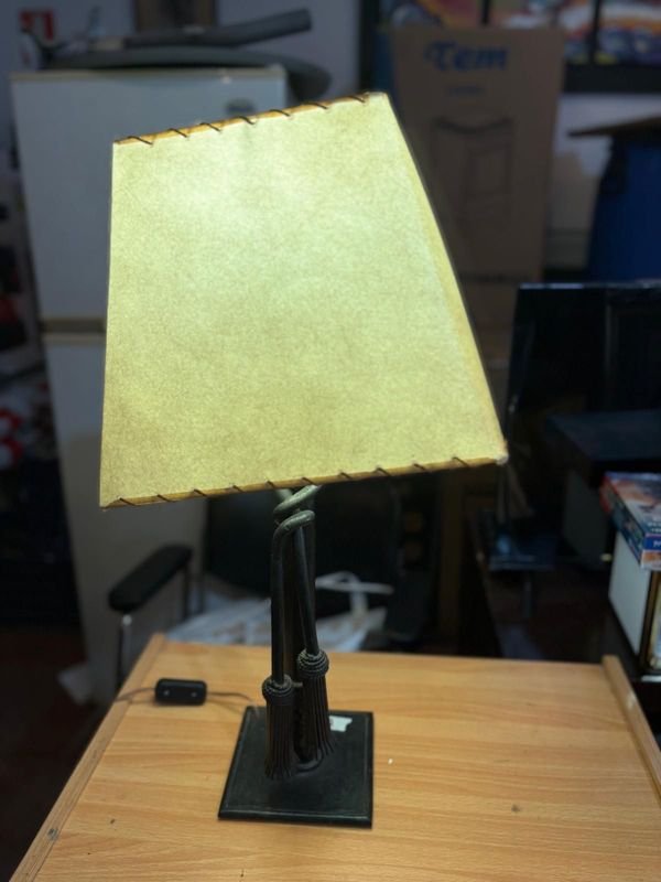 Lámpara con pantalla y accesorios - imagen 3