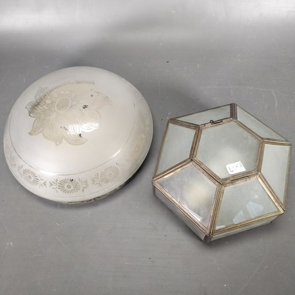 Dos Plafones de Bronce y Vidrio: Hexagonal con Vidrios Fisurados y Redondo Tallado - imagen 1