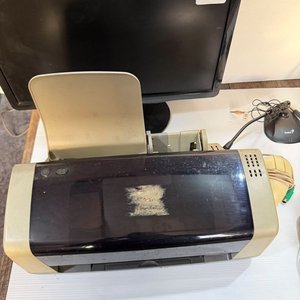 Lote de Artículos de Informática: 2 Torres, 2 Monitores, Teclado, Mouses, Micrófonos y Impresora - imagen 8