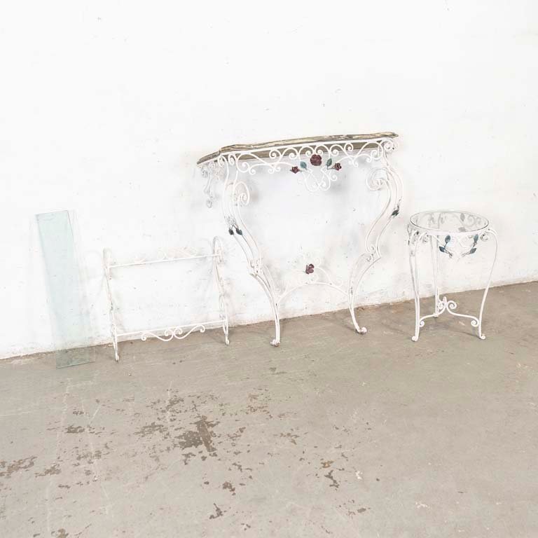 Lote anterior: Muebles de hierro forjado con detalles de mármol