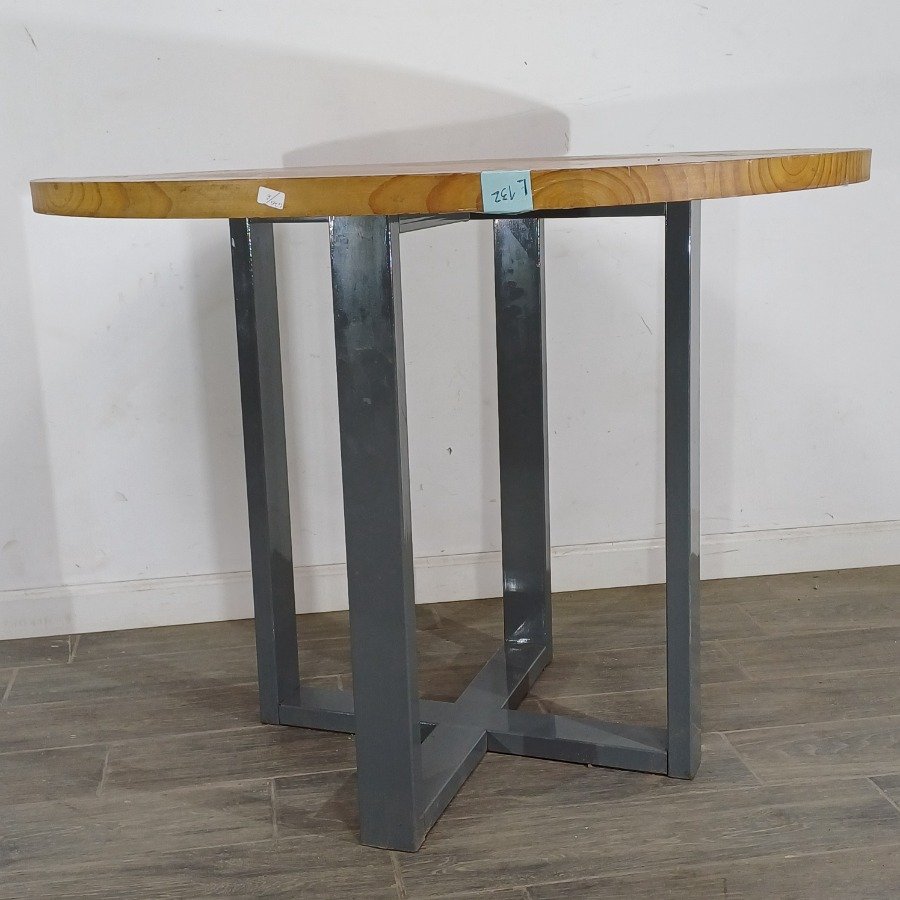 Lote anterior: Mesa de comedor circular con tapa en pino y base en hierro