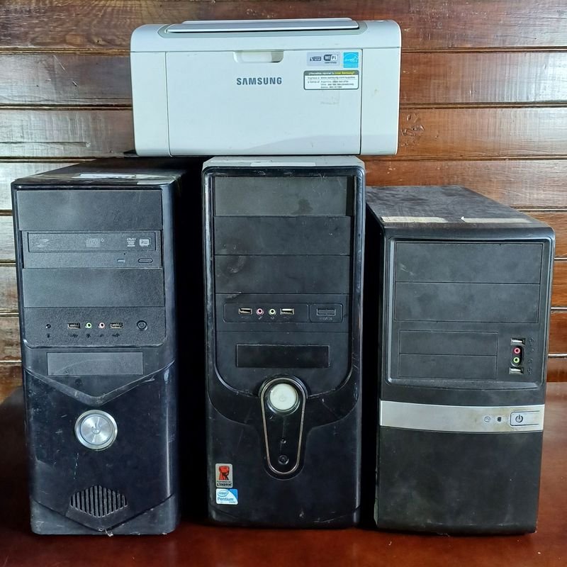 Lote siguiente: Tres torres de computadora y una impresora HP-2165W en excelente estado