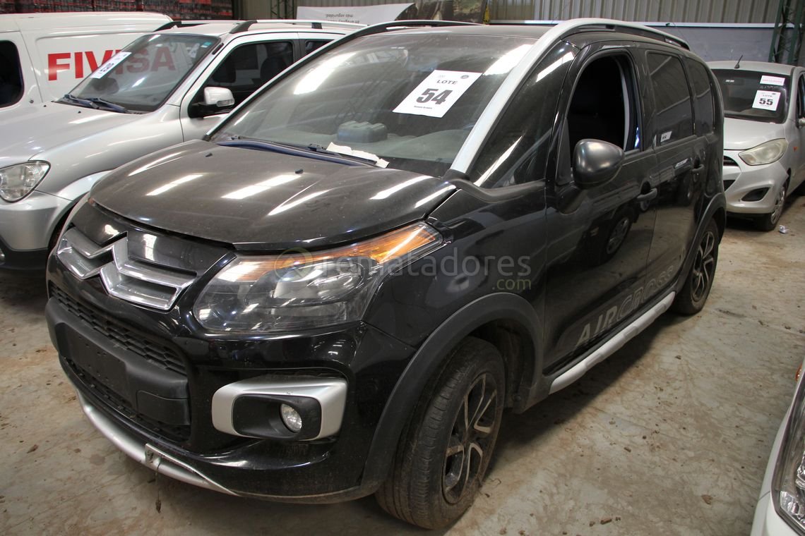 Camioneta SUV Negra AirCross Usada