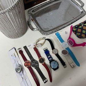 Lote de 10 Relojes, 2 Bandejas y Papelera - imagen 10