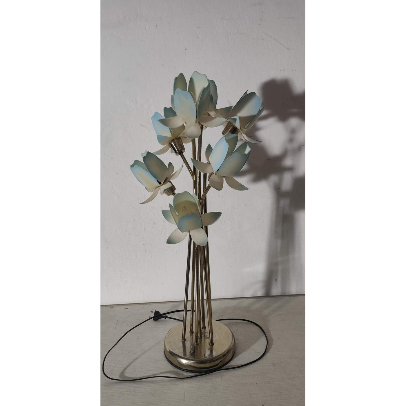 Lámpara de Mesa Estilo Flor con Tulipanes Celestes y Blancos