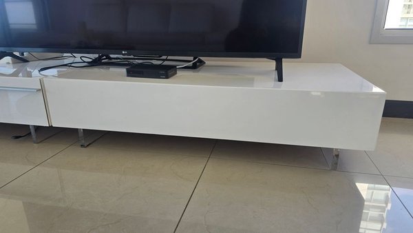 Rack para TV con cajón laqueado blanco - imagen 4
