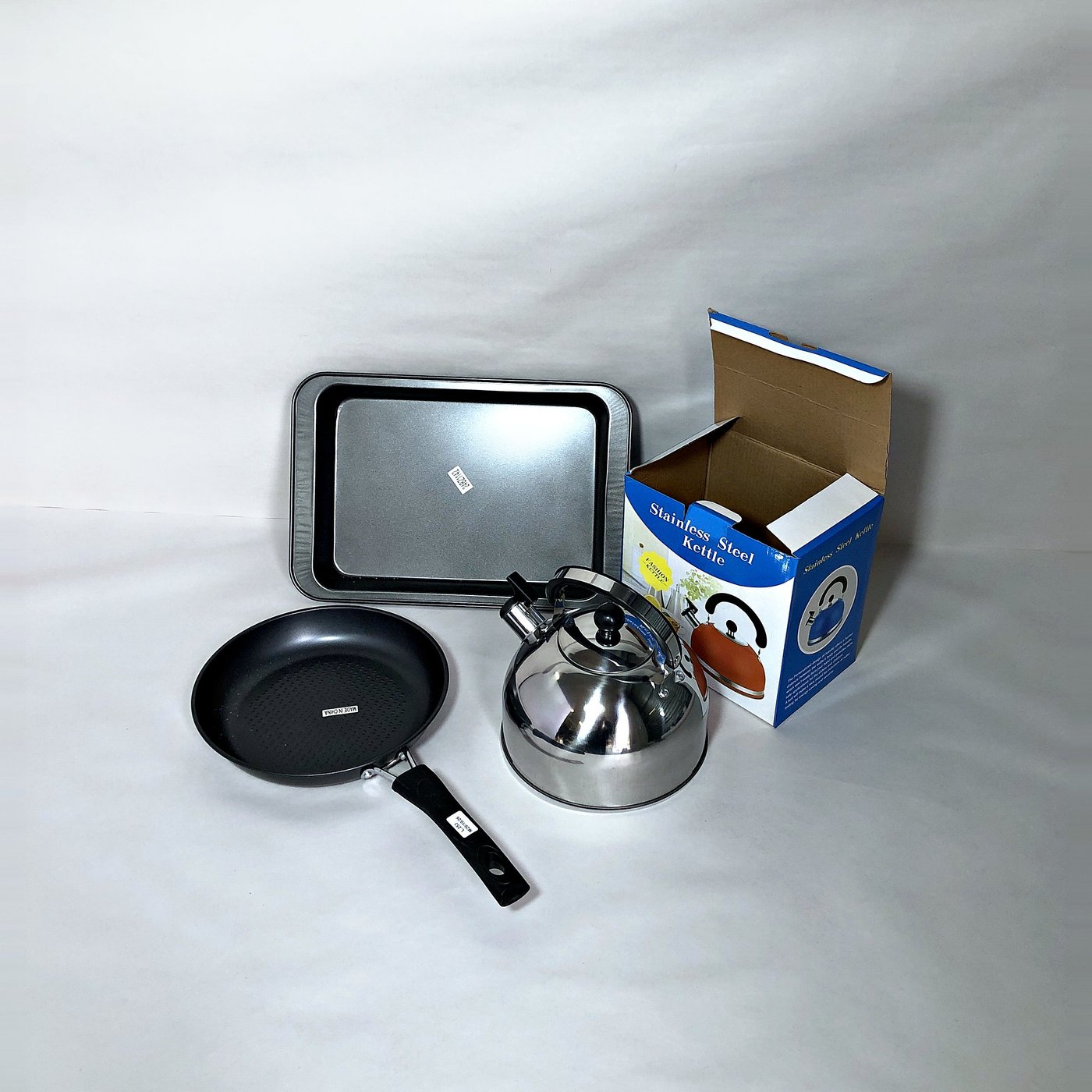 Juego de Cocina Metálico: Sartén, Bandeja y Pava con Caja